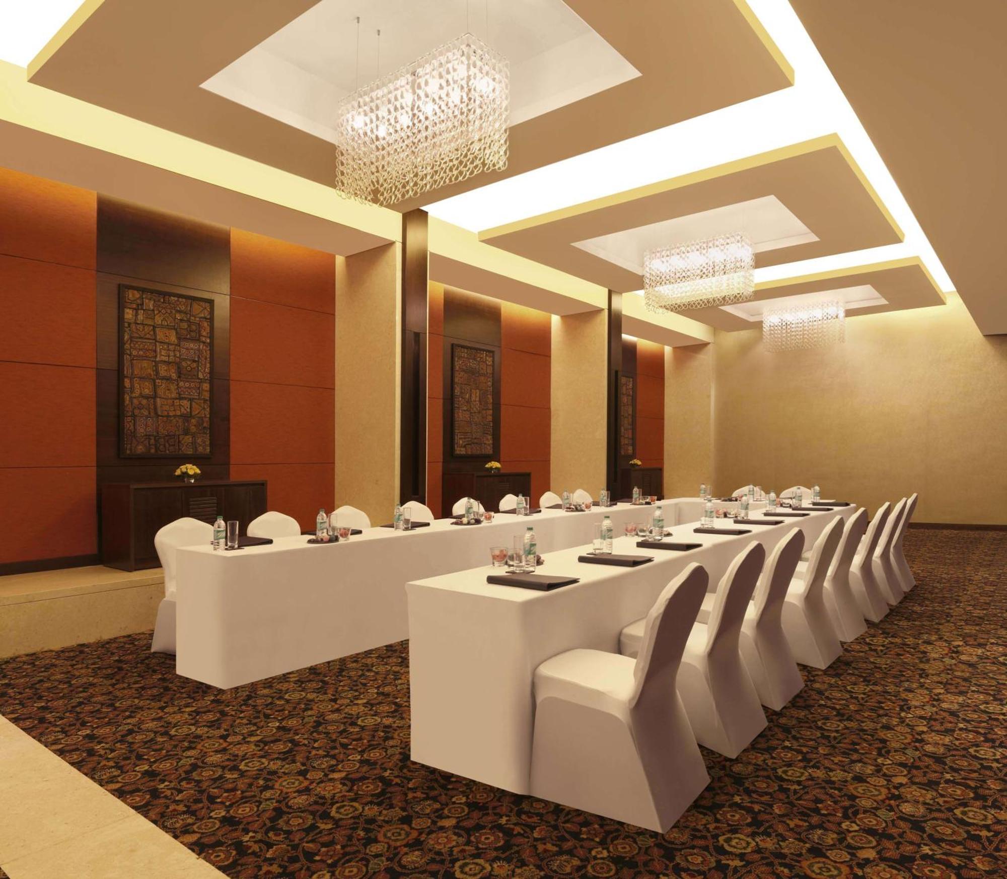 Doubletree By Hilton-Pune Chinchwad Exterior photo