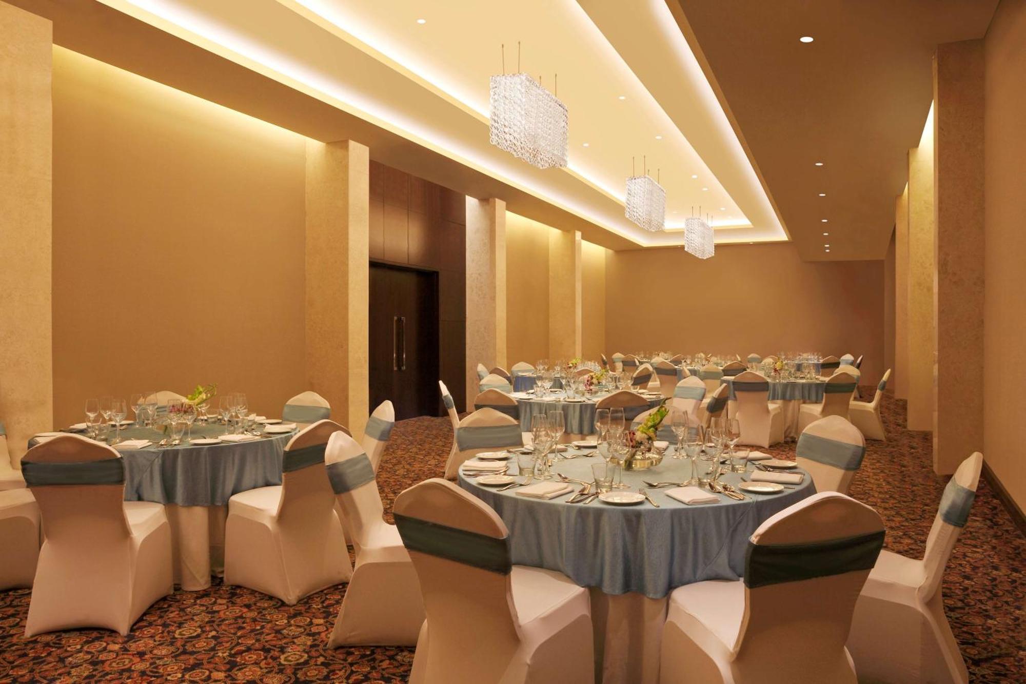 Doubletree By Hilton-Pune Chinchwad Exterior photo